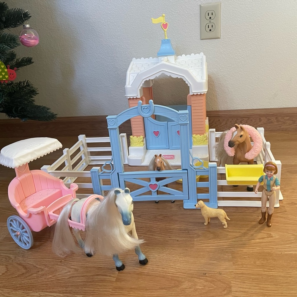 Vintage 1990s Playskool Horse Stable Playset
